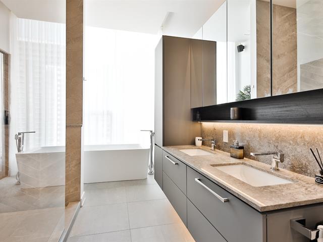 Ensuite bathroom