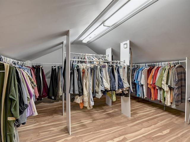Walk-in closet