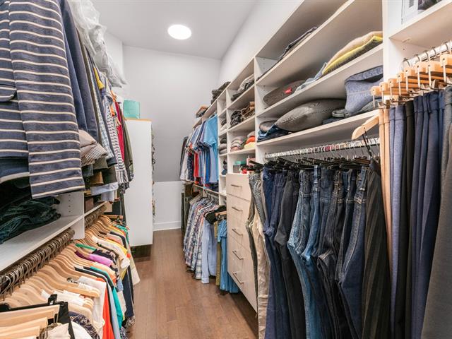 Walk-in closet