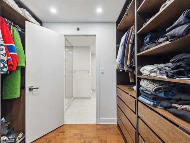 Walk-in closet