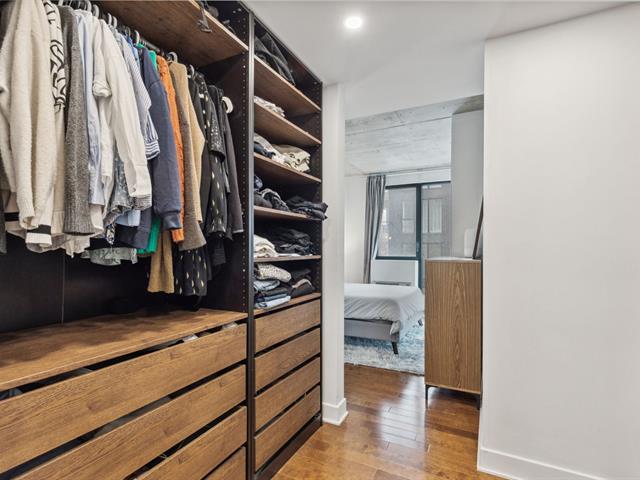 Walk-in closet