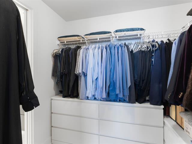 Walk-in closet