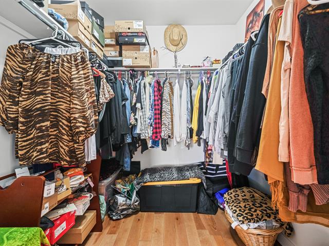 Walk-in closet