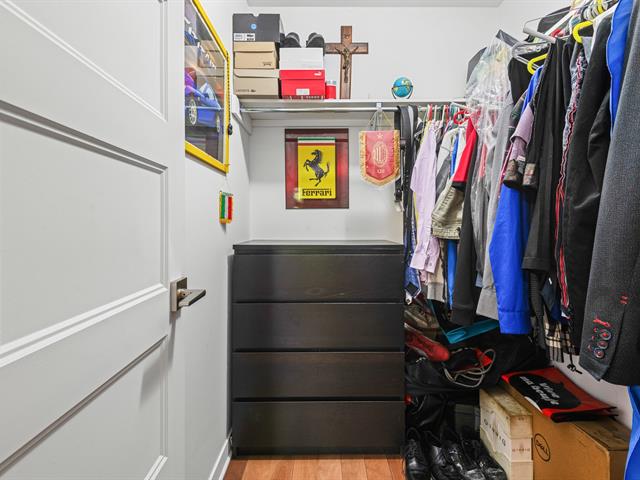 Walk-in closet