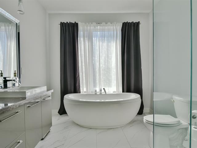 Ensuite bathroom