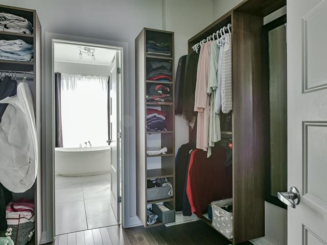 Walk-in closet