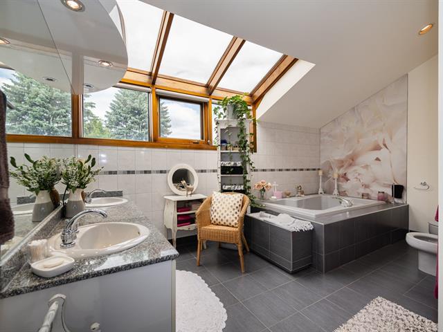 Ensuite bathroom