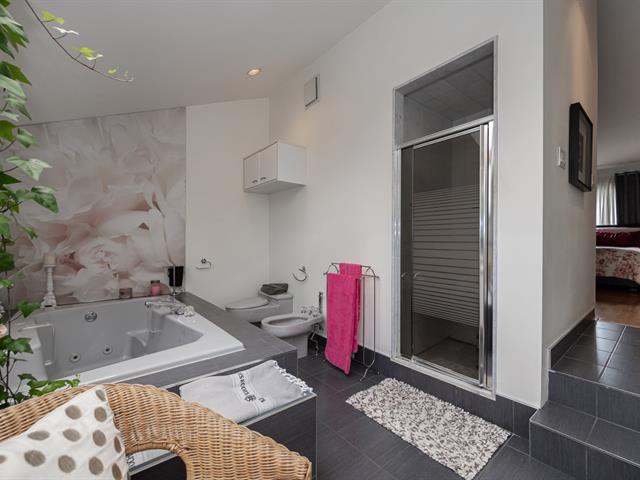Ensuite bathroom