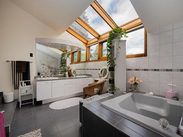 Ensuite bathroom
