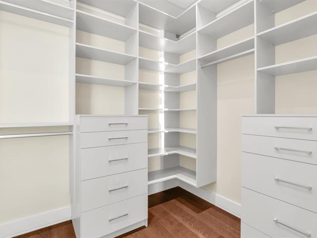Walk-in closet