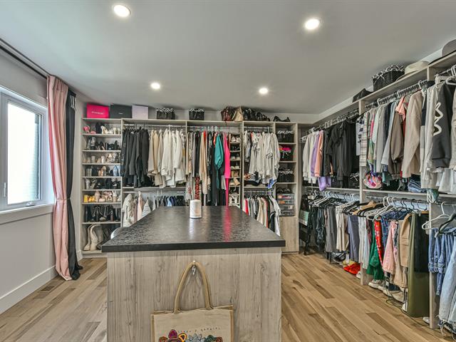 Walk-in closet