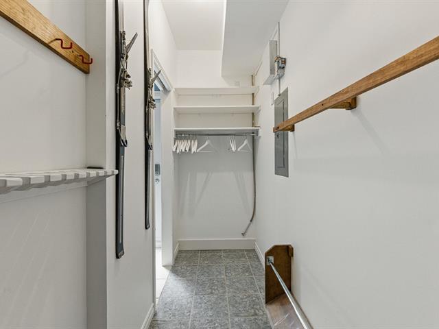 Walk-in closet
