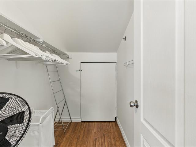 Walk-in closet