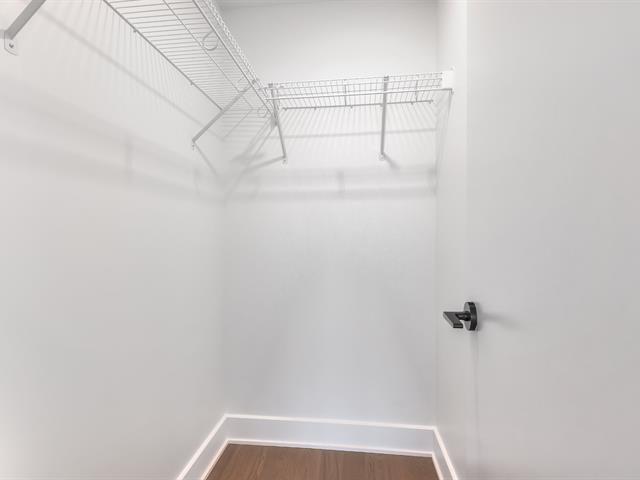 Walk-in closet