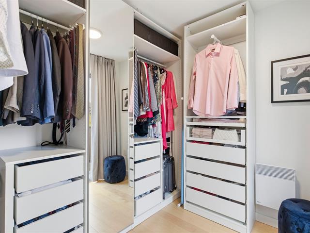 Walk-in closet