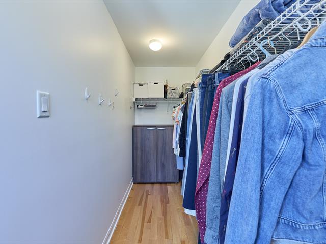 Walk-in closet
