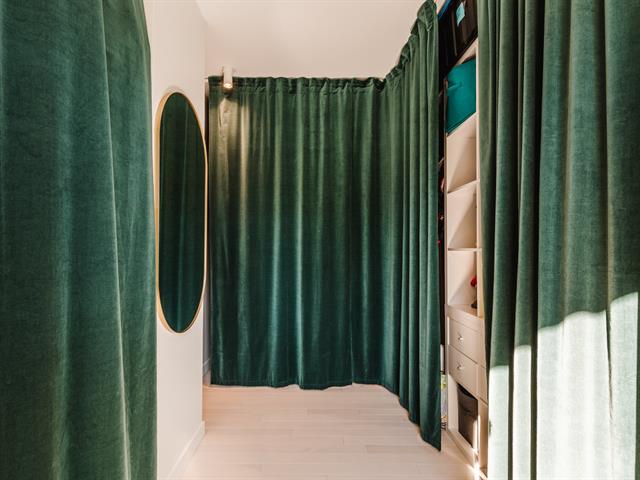 Walk-in closet