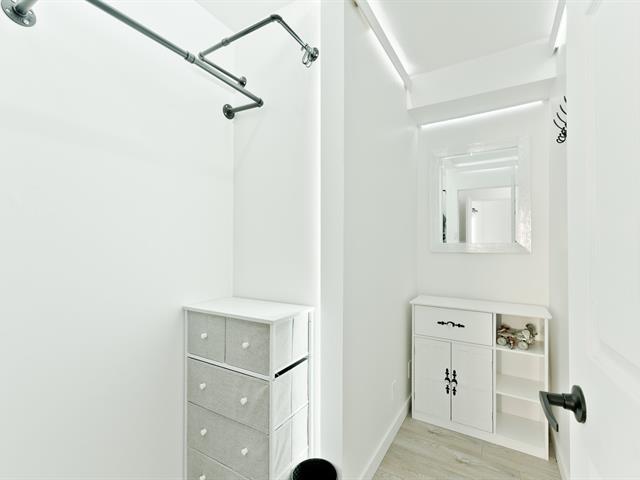 Walk-in closet