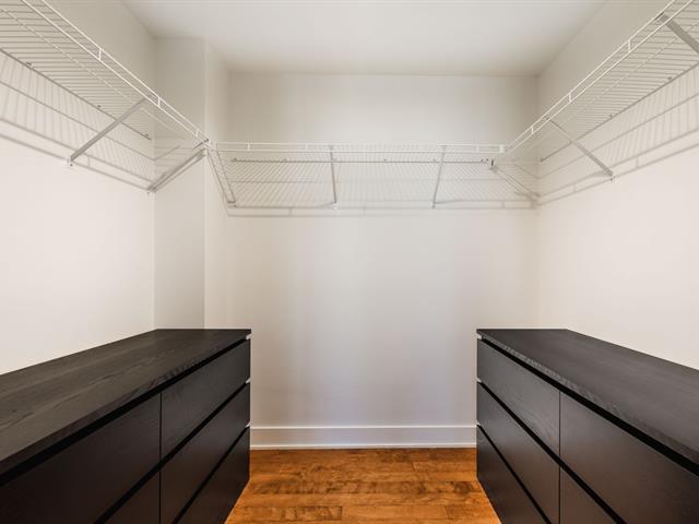 Walk-in closet