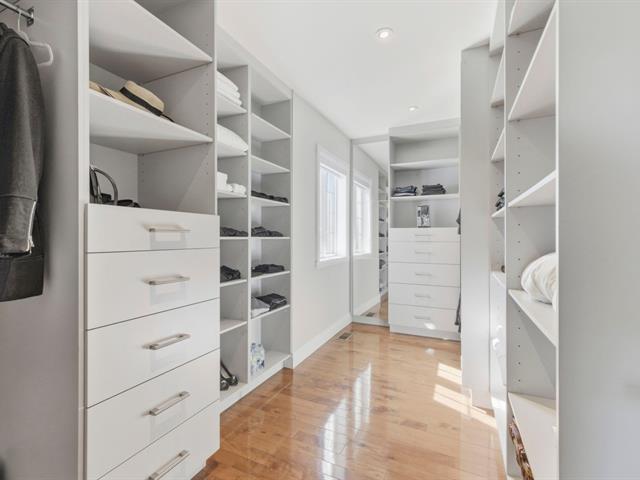 Walk-in closet