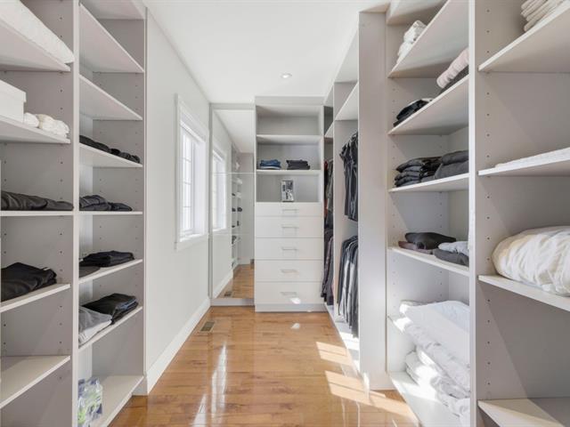 Walk-in closet