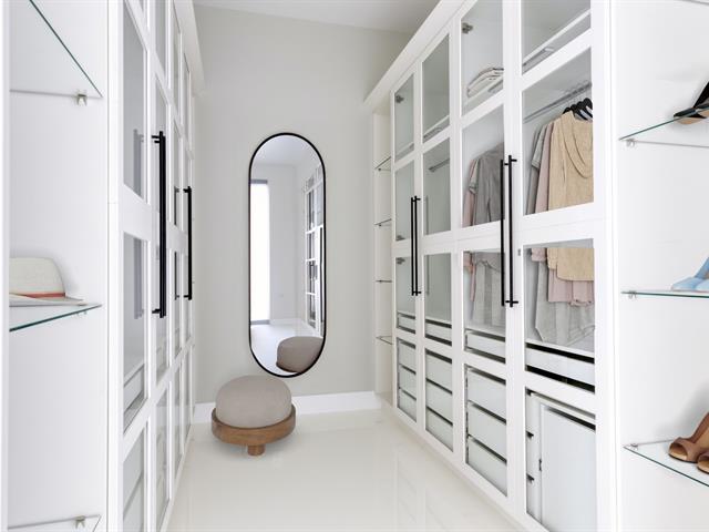 Walk-in closet