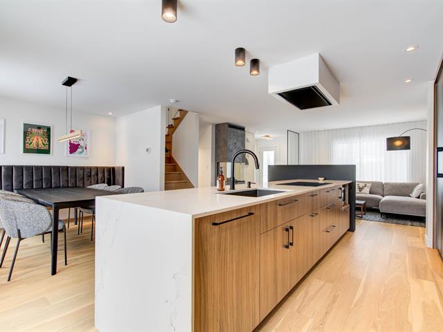 Maison à étages à vendre, La Prairie