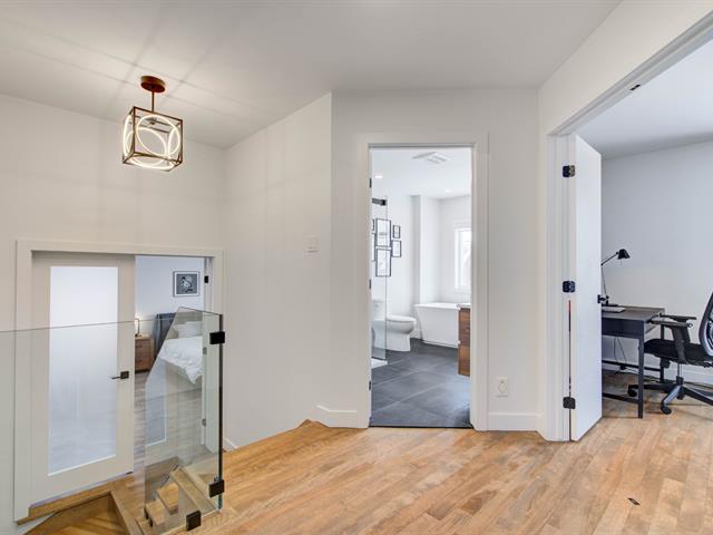 Maison à étages à vendre, La Prairie