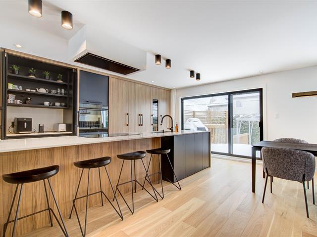 Maison à étages à vendre, La Prairie