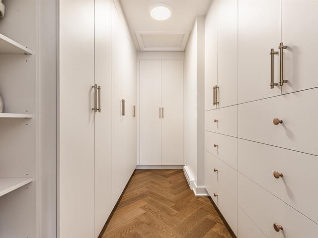 Walk-in closet