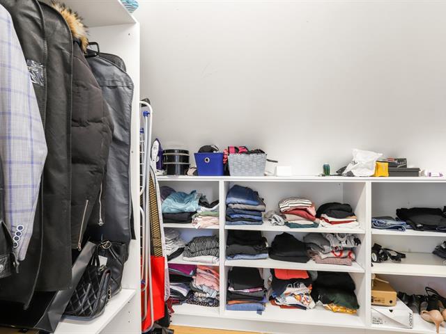 Walk-in closet