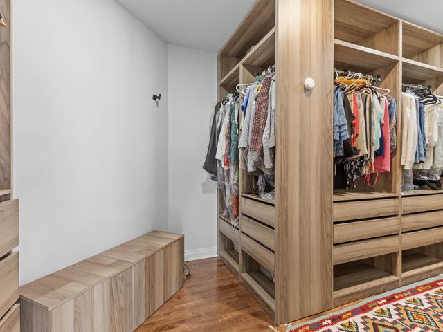 Walk-in closet