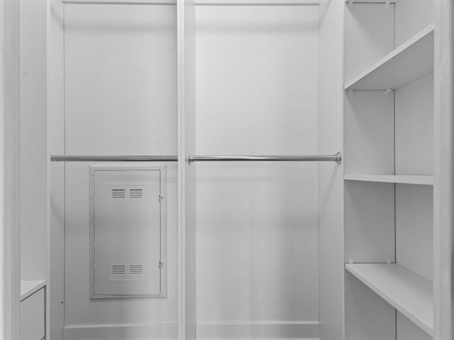 Walk-in closet