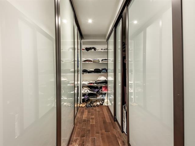 Walk-in closet