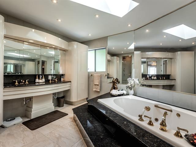 Ensuite bathroom