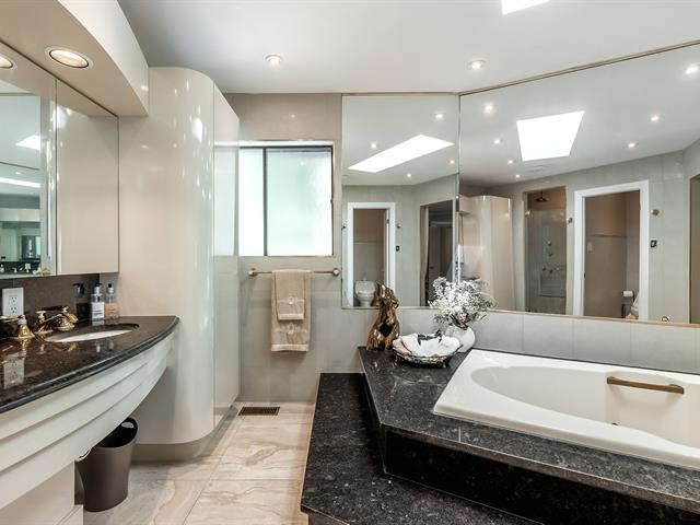 Ensuite bathroom