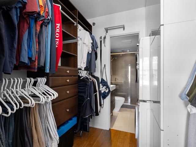 Walk-in closet