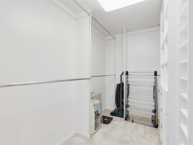 Walk-in closet