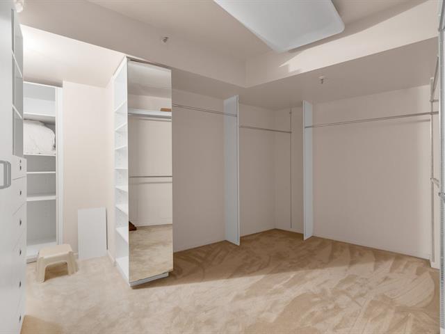 Walk-in closet