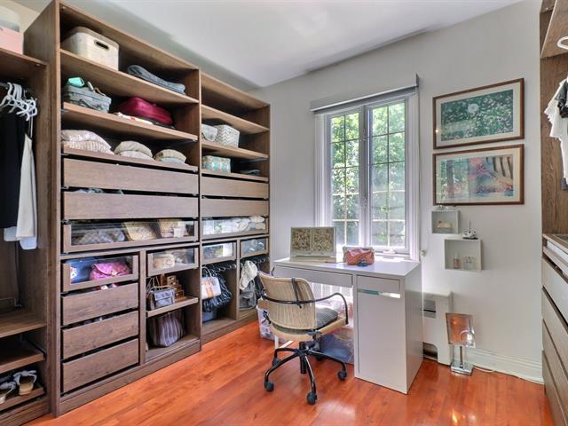 Walk-in closet