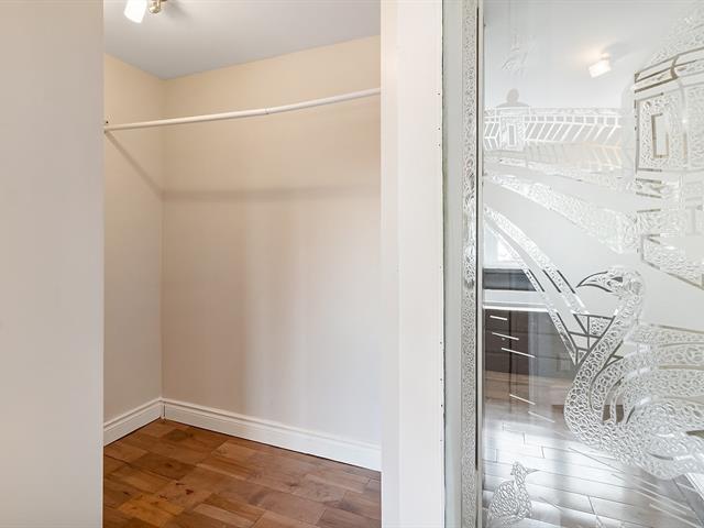 Walk-in closet