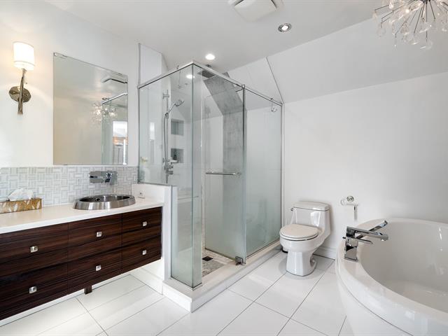 Ensuite bathroom