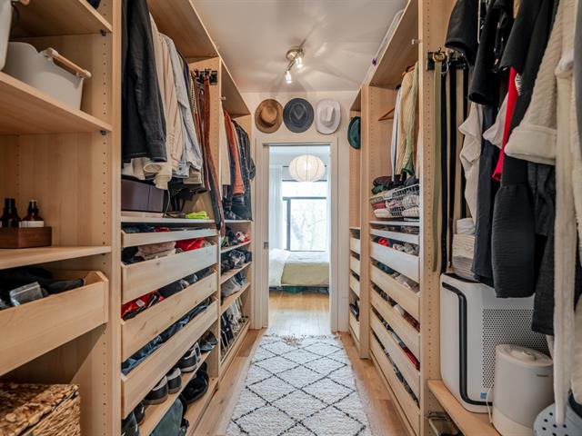 Walk-in closet