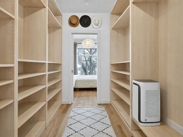 Walk-in closet