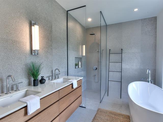 Ensuite bathroom