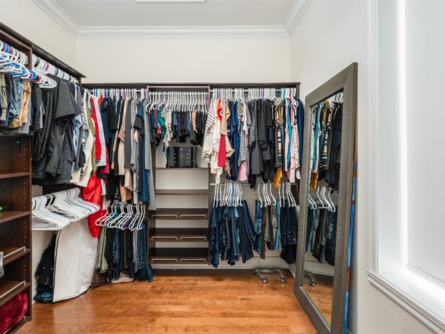 Walk-in closet
