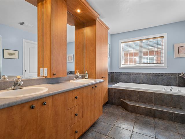 Maison à étages à vendre, Montréal (Saint-Laurent)