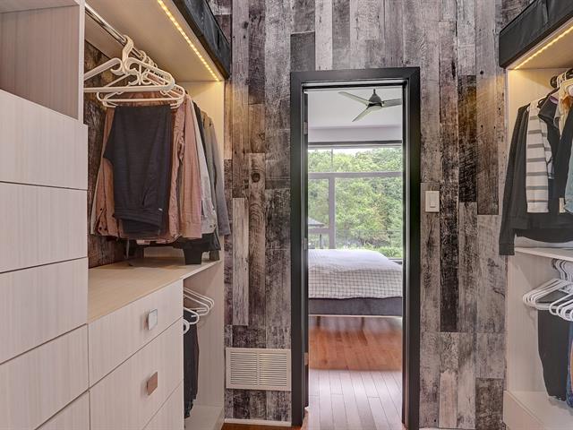 Walk-in closet