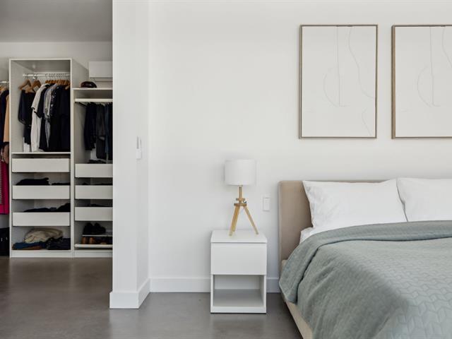 Walk-in closet