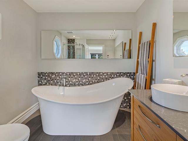 Ensuite bathroom